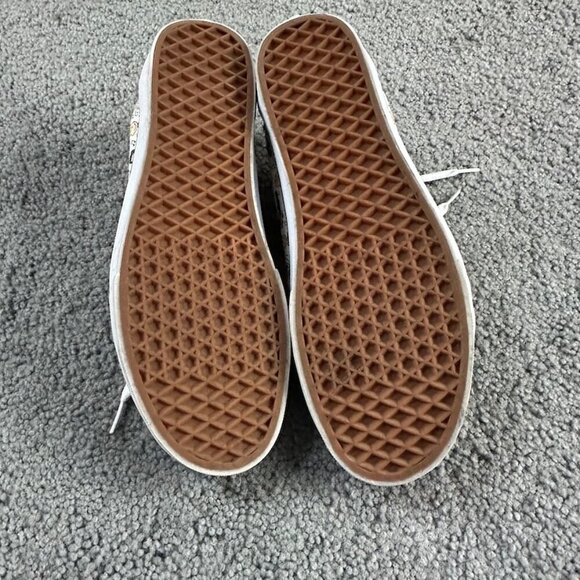 Vans x Peanuts Old Skool 'Snoopy' and Peanuts Sneakers - Size 10 - EUC Like New - Picture 9 of 11